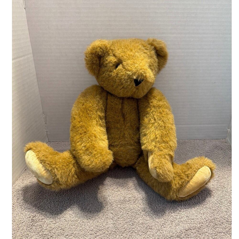 Vintage Vermont Teddy Bear 1997 w/ Label jointed arms and legs. must have!
